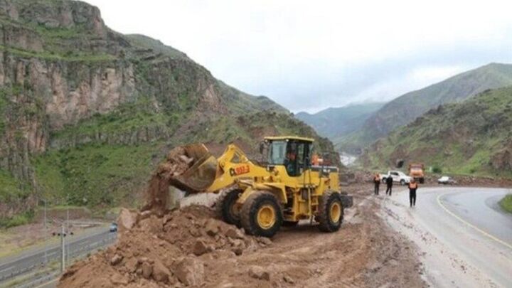 ۷۲۵ نقطه حادثه خیز جادهای اصلاح شد