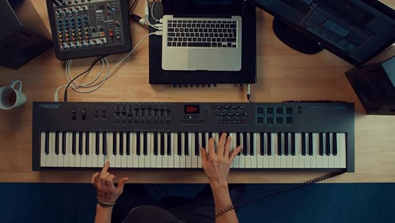 چهار میدی کنترلر ایدهآل برای ساخت و اجرای موسیقی