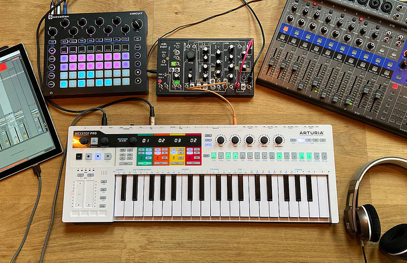 چهار میدی کنترلر ایدهآل برای ساخت و اجرای موسیقی