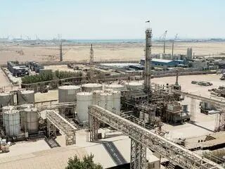 بازدید بی سر و صدای معاون وزیر نفت از پالایشگاه ناآرام !