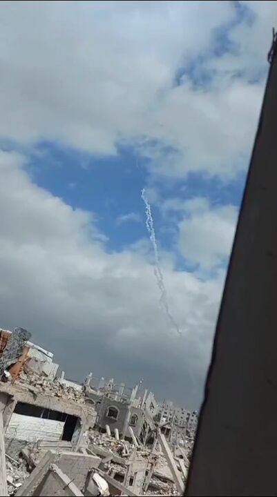 لحظه شلیک موشکهای مقاومت به سمت تلآویو لحظه شلیک موشکهای مقاومت به سمت تلآویو