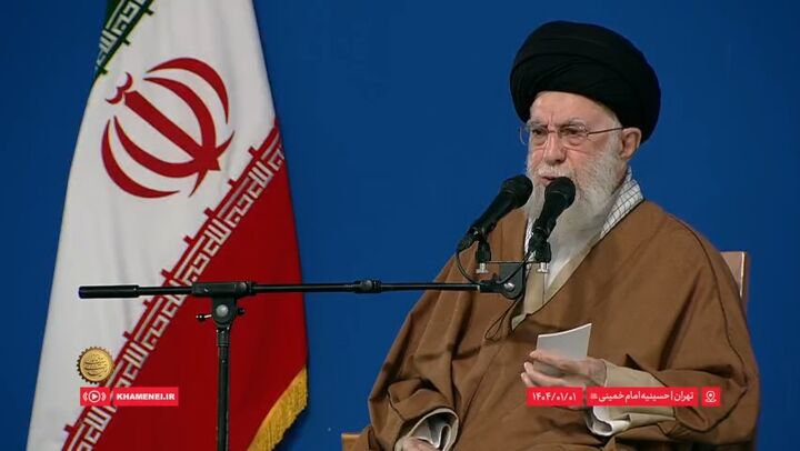 رهبر انقلاب: سخنان اخیر رئیسجمهور آمریکا مایۀ سرافکندگی گوینده و ملت آمریکا است رهبر انقلاب: سخنان اخیر رئیسجمهور آمریکا مایۀ سرافکندگی گوینده و ملت آمریکا است