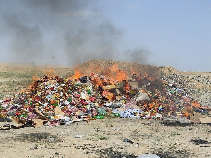 بیش از ۲۰ هزار تن مواد غذایی غیربهداشتی در هرمزگان معدوم شد بیش از ۲۰ هزار تن مواد غذایی غیربهداشتی در هرمزگان معدوم شد