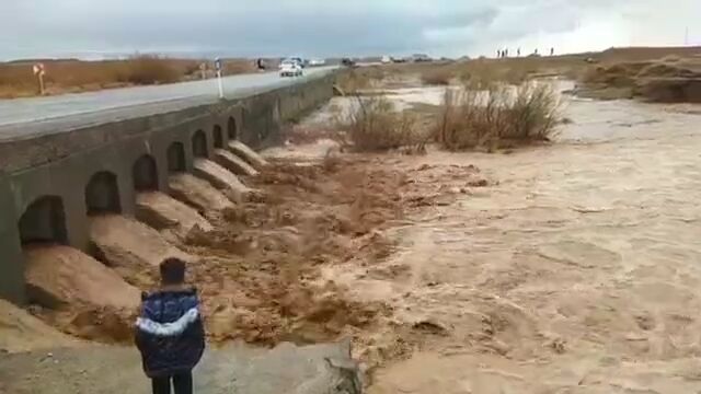 جاری شدن سیل به سمت سد شهید مدرس کاشمر