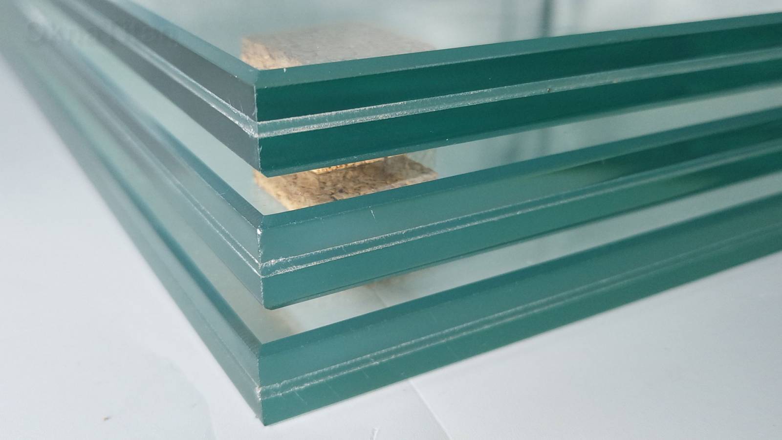 شیشه لمینت؛ سرمایه گذاری هوشمندانه برای امنیت و آسایش