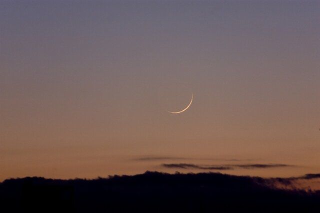 رؤیت هلال ماه شوال با چشم غیر مسلح در شامگاه ۱٠ فروردین رؤیت هلال ماه شوال با چشم غیر مسلح در شامگاه ۱٠ فروردین