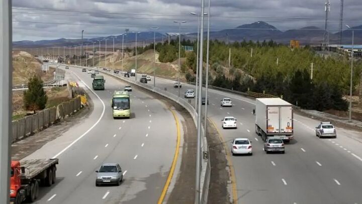 پروژه تعریض آزادراه کرج – قزوین زیر بارترافیک رفت