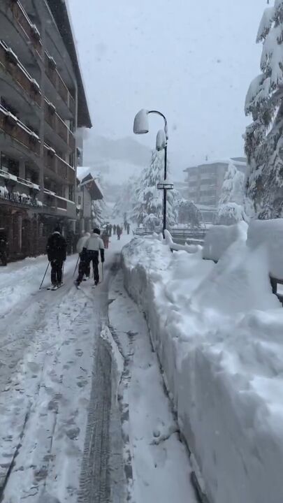 تصاویری از بارش برف بهاری در سوئیس تصاویری از بارش برف بهاری در سوئیس