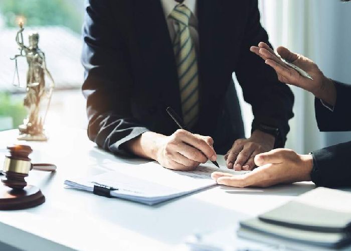 راهنمای انتخاب وکیل برای تقسیم ارث در کمترین زمان