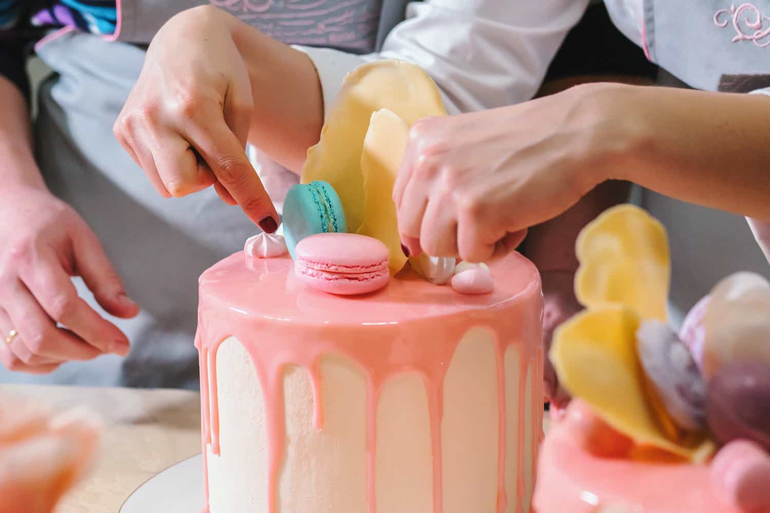 چگونه کارگاه کیک و شیرینی پزی خود را راه بیندازیم؟