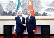 عراقچی پیام کتبی پزشکیان به رئیس‌جمهور چین را به وانگ‌یی تسلیم کرد