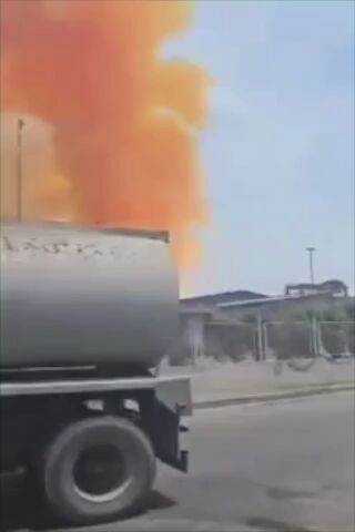 ویدویی نزدیک از لحظه انفجار در بندر شهید رجایی