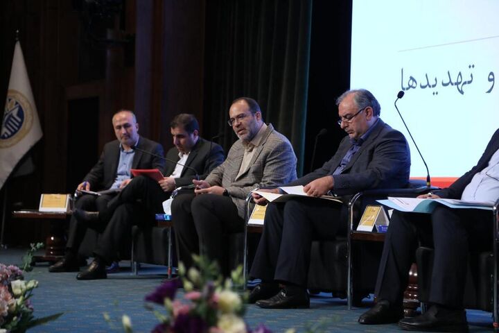 بانک مرکزی باید مقتدرتر عمل کند؛ قانون اختیارات کافی را داده است بانک مرکزی باید مقتدرتر عمل کند؛ قانون اختیارات کافی را داده است