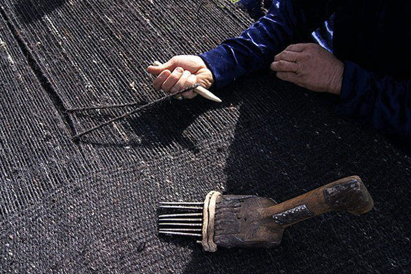 سیاه چادر عشایری در سراشیبی فراموشی| «بهونبافی» هنری نیازمند احیا