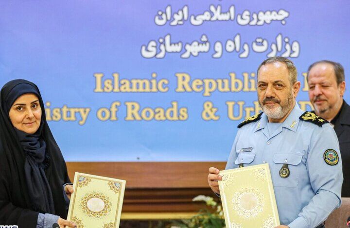 امضا تفاهمنامه همکاری وزارتخانههای راه و شهرسازی و وزارت دفاع امضا تفاهمنامه همکاری وزارتخانههای راه و شهرسازی و وزارت دفاع