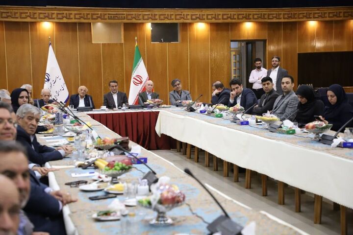 در ۱۵ سال گذشته در مدیریت عملکرد مدیران و کارکنان دولت موفق نبودیم
