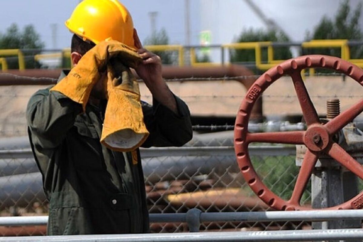 معیشت در تنگنا؛ تولید در بحران| دستمزدهای کارگران در تلاقی تورم و رکود قرار گرفت