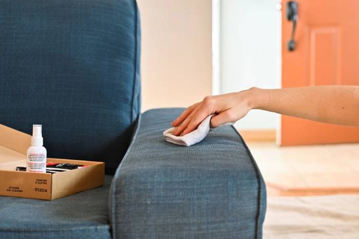 راهحل معجزهآسا برای رفع لکه مبلمان بهترین روش شستشوی مبل در سال ۲۰۲۵