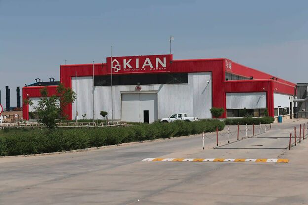 راهنمای جامع برآورد هزینه و خرید ساندویچ پانل در سال ۱۴۰۴ راهنمای جامع برآورد هزینه و خرید ساندویچ پانل در سال ۱۴۰۴