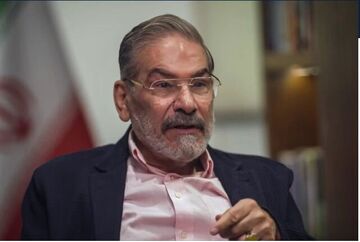 شمخانی: زنده‌ام و این تنِ زخم‌خورده، سپر بلای ملت خواهد بود