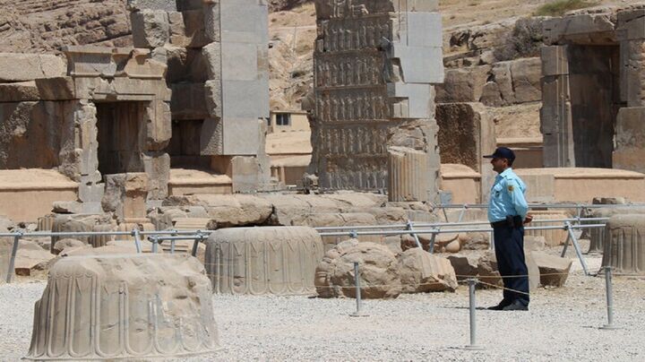 درگیری قاچاقچیان با یگان حفاظت در حریم تخت جمشید درگیری قاچاقچیان با یگان حفاظت در حریم تخت جمشید