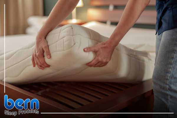 آیا تشک پشت و رو دارد و نحوه قرار گرفتن صحیح آن روی تخت