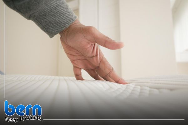 آیا تشک پشت و رو دارد و نحوه قرار گرفتن صحیح آن روی تخت