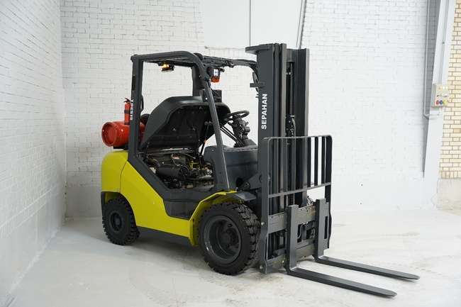 راهنمای کامل خرید لیفتراک با بررسی قیمت لیفتراک و معرفی انواع و کاربردهای آن