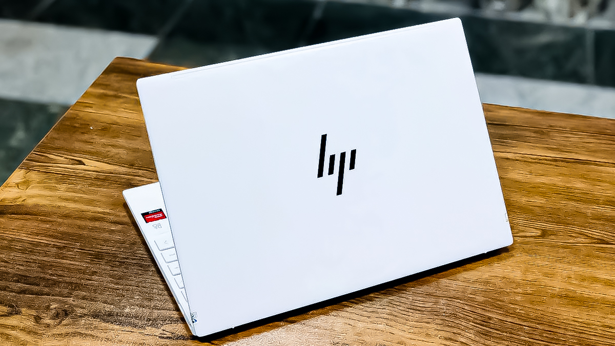 رشد بازار لپ تاپ استوک در ایران: چرا خرید عمده لپ تاپ بهترین فرصت ۱۴۰۴ است؟