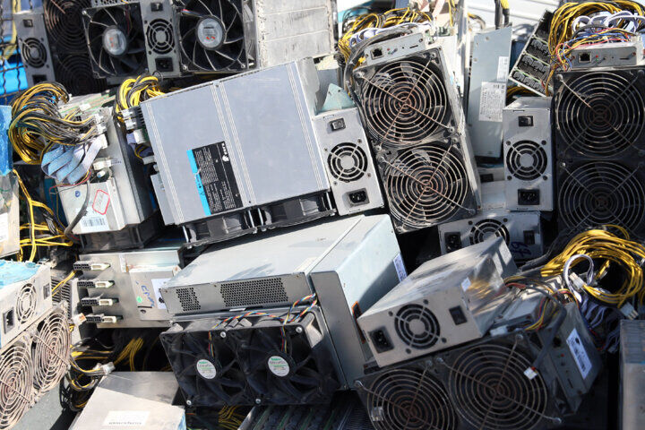 کشف ۲۰۰ دستگاه غیرمجاز استخراج رمزارز کشف ۲۰۰ دستگاه غیرمجاز استخراج رمزارز