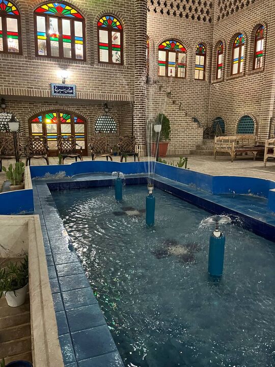 فرار از زندگی شهری: پناه بردن به کلبه چوبی و بوم گردی