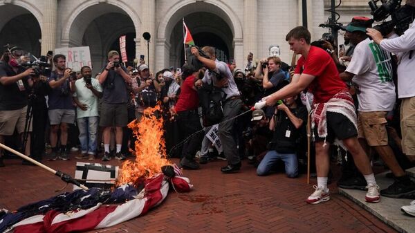 تهدید مالیاتی کالیفرنیا؛ آمریکا «ایالات متفرقه» میشود؟ تهدید مالیاتی کالیفرنیا؛ آمریکا «ایالات متفرقه» میشود؟