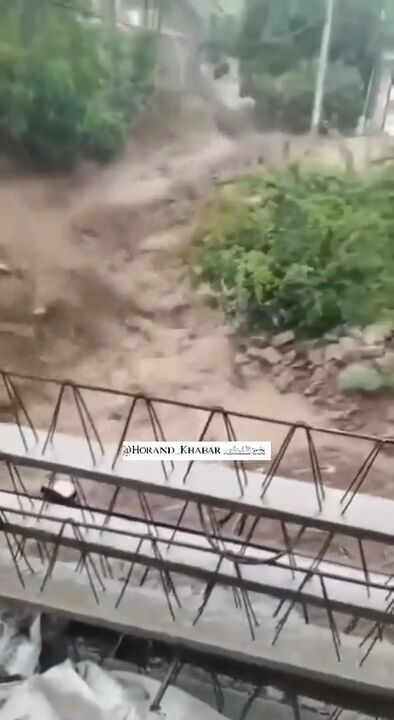 سیل در روستاهای منطقۀ هوراند آذربایجان‌شرقی تراکتور را با خودش برد