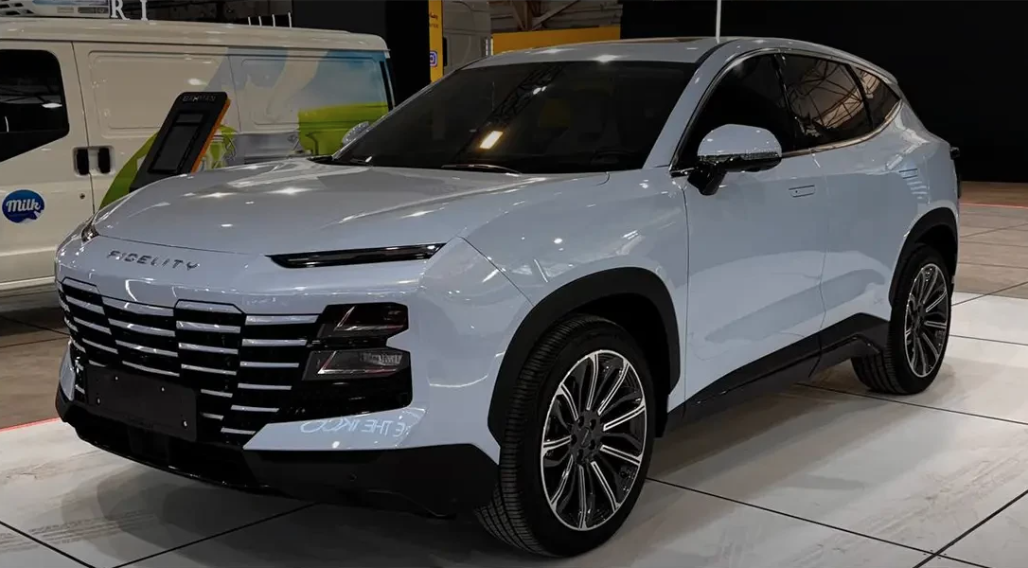 گروه بهمن با دست پر به نمایشگاه شیراز آمد: رونمایی اوتار ۱۱ و مزدا ۳ جدید