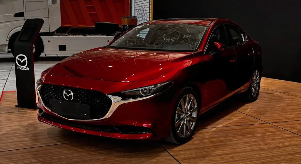 گروه بهمن با دست پر به نمایشگاه شیراز آمد: رونمایی اوتار ۱۱ و مزدا ۳ جدید