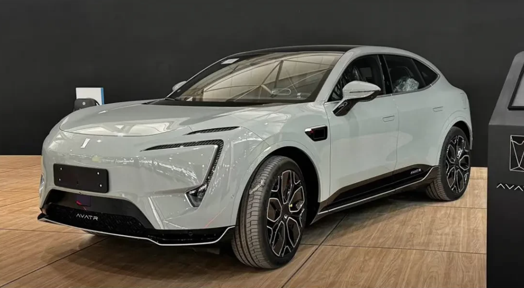 گروه بهمن با دست پر به نمایشگاه شیراز آمد: رونمایی اوتار ۱۱ و مزدا ۳ جدید