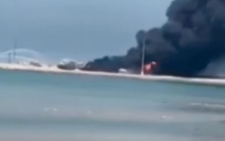 تصاویری از آتش سوزی در مخزن متانول شرکت پتروشیمی بوشهر تصاویری از آتش سوزی در مخزن متانول شرکت پتروشیمی بوشهر