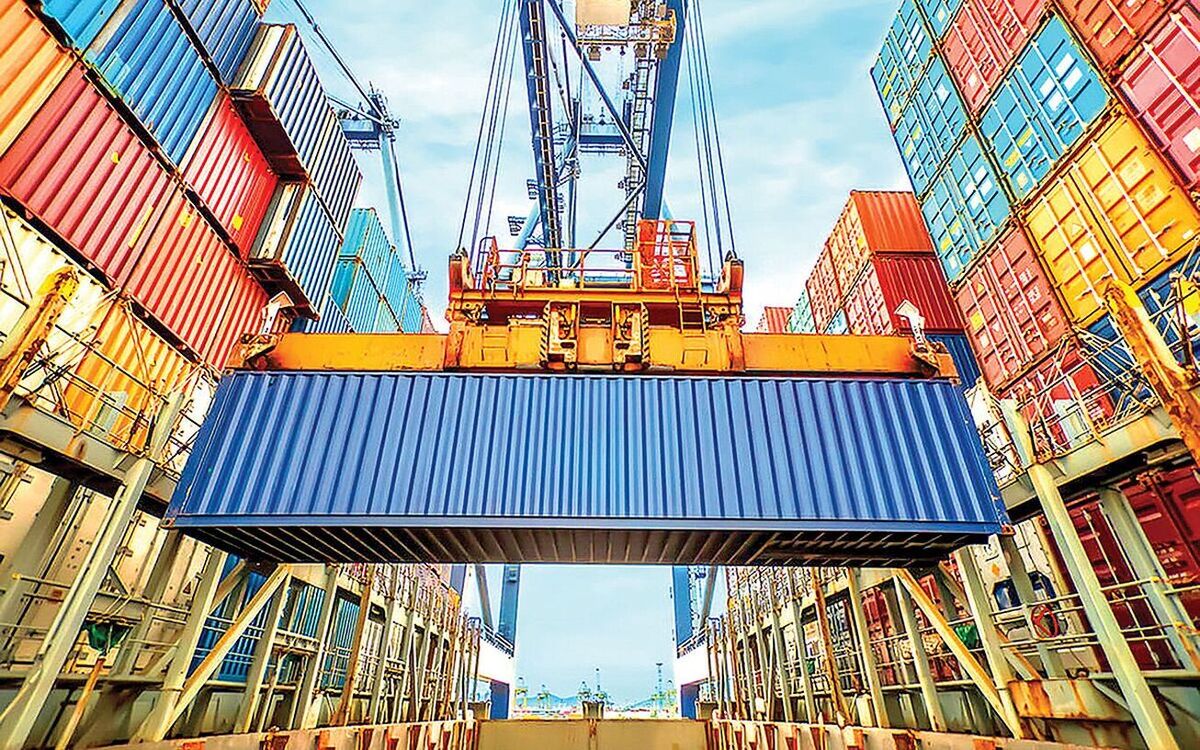 ۱۳۵ میلیون دلار کالا از قم صادر شد