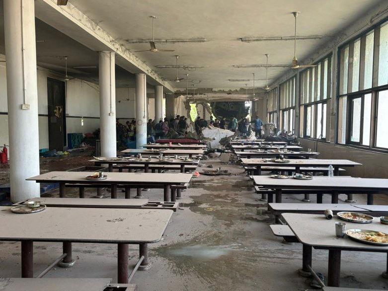 تصاویر تکان دهنده از سقوط هواپیمای هندی با ۲۵۰ مسافر|تمام سرنشینان جان باختند