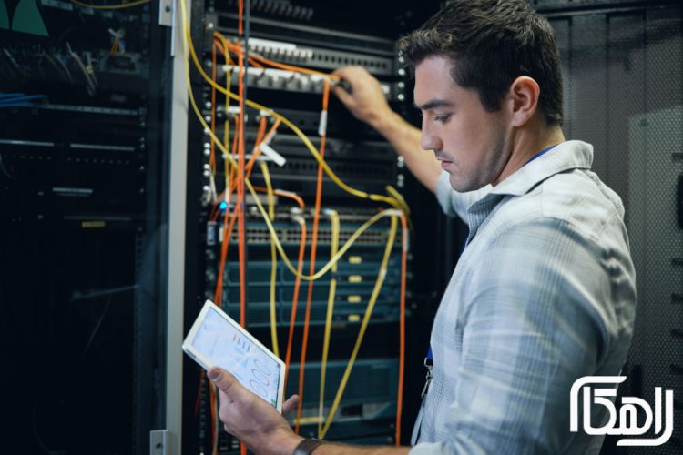 استقرار کارشناسان خبره در محل سازمان؛ پایداری، تخصص و نظارت مداوم