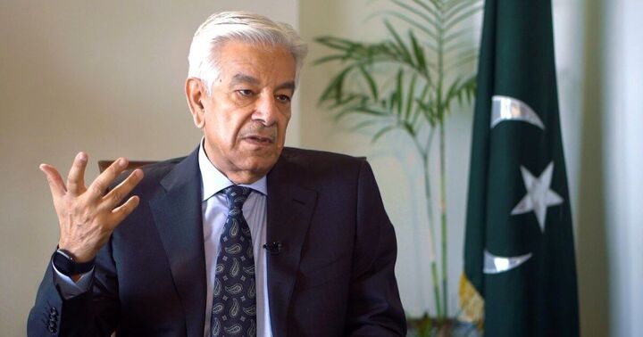 وزیر دفاع پاکستان: به هر شکل ممکن کنار ایران ایستاده ایم