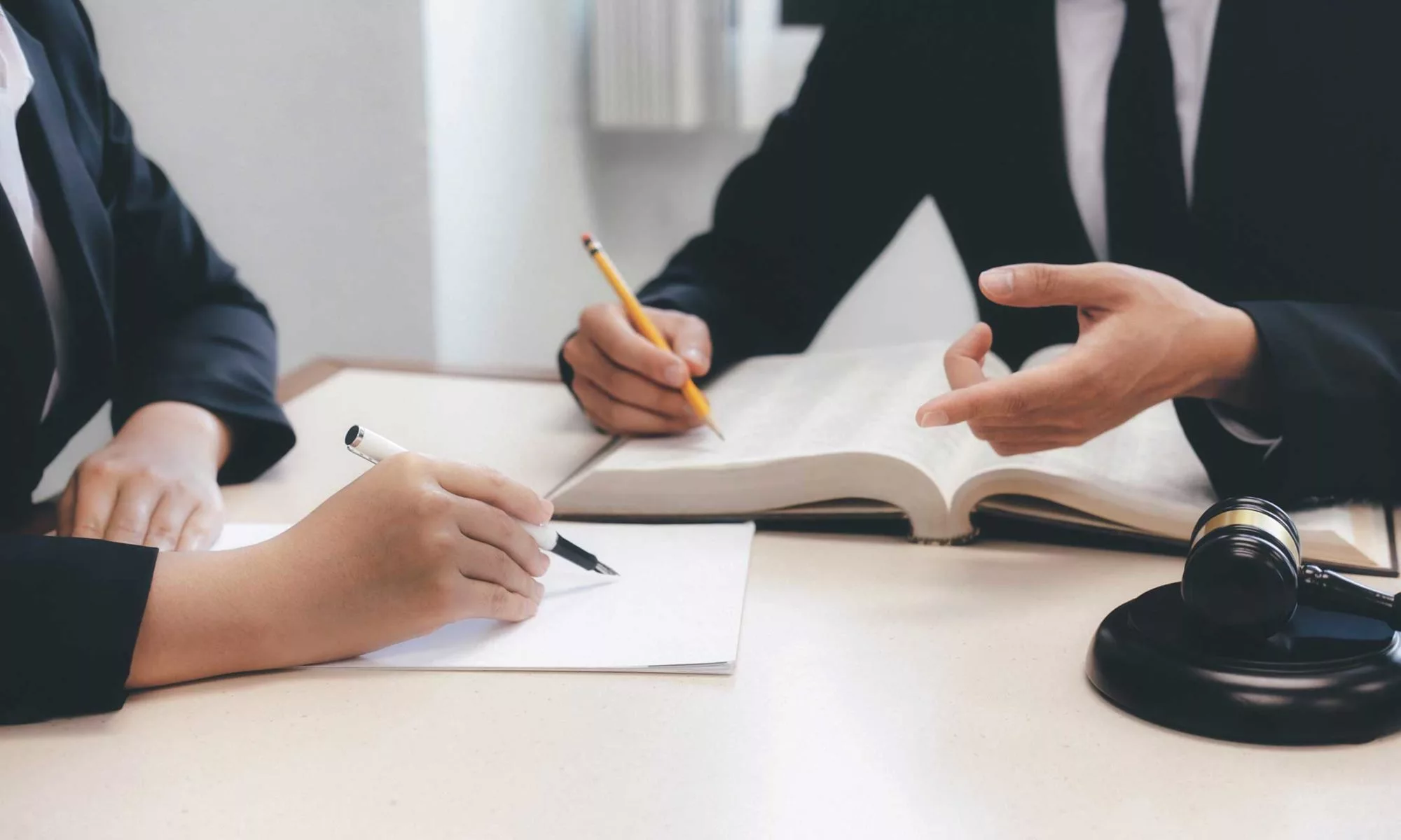 مشاوره حقوقی رایگان در دادنیک