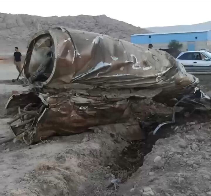 تصاویری از  لاشه منهدم شده هواگرد تهاجمی رژیم صهیونیستی توسط پدافند اصفهان تصاویری از  لاشه منهدم شده هواگرد تهاجمی رژیم صهیونیستی توسط پدافند اصفهان