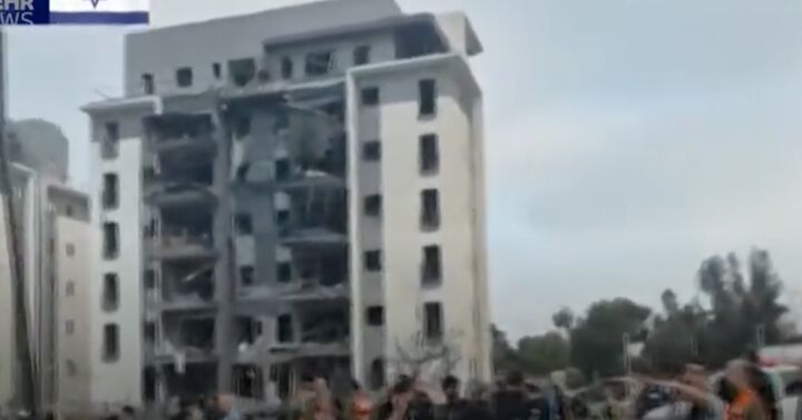 ساختمان مایکروسافت در سرزمین‌های اشغالی پس از حمله موشکی امروز ایران