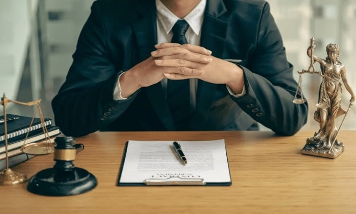 چه زمانی باید با وکیل تماس بگیریم؟ راهنمایی از زبان وکلا پارس داد چه زمانی باید با وکیل تماس بگیریم؟ راهنمایی از زبان وکلا پارس داد