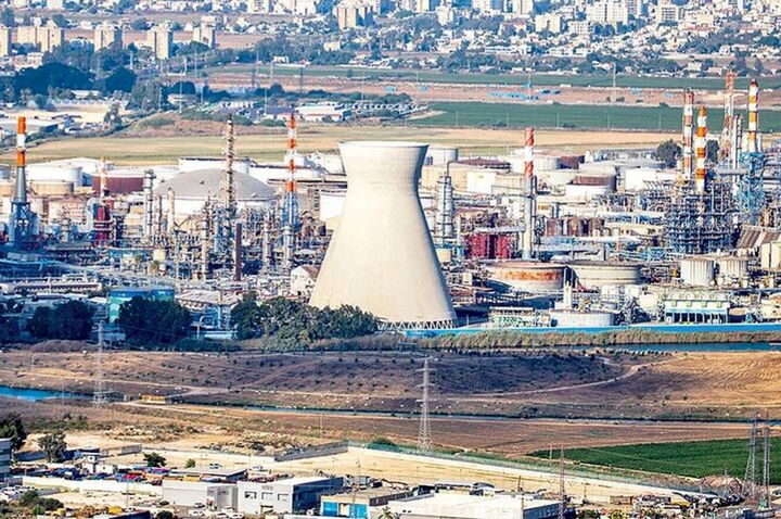 اهمیت پالایشگاه حیفا که هدف موشک‌های ایرانی قرار گرفت