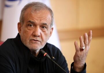 پزشکیان: دیگر دلار ۲۸۵۰۰ تومانی نمی‌دهیم| دلار را به هر کسی می‌دهیم می‌خورد