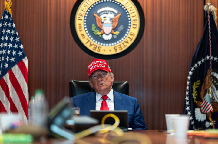 ترامپ: تعرفه ۳۵ درصدی بر کانادا وضع میکنیم ترامپ: تعرفه ۳۵ درصدی بر کانادا وضع میکنیم