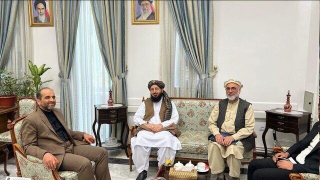 بازگشت مهاجرین افغان محور دیدار نماینده طالبان در ایران با یک مقام وزارت خارجه بازگشت مهاجرین افغان محور دیدار نماینده طالبان در ایران با یک مقام وزارت خارجه