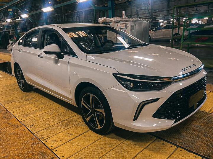 نخستین نسخه سابرینا U۵ پلاس روی خط تولید رفت نخستین نسخه سابرینا U۵ پلاس روی خط تولید رفت